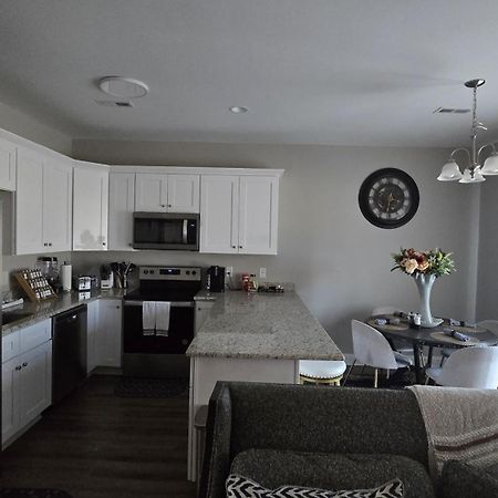 Gorgeous 3 Bedroom Home With Cable Tv In All Rooms & Free Wi-Fi 康科德 外观 照片