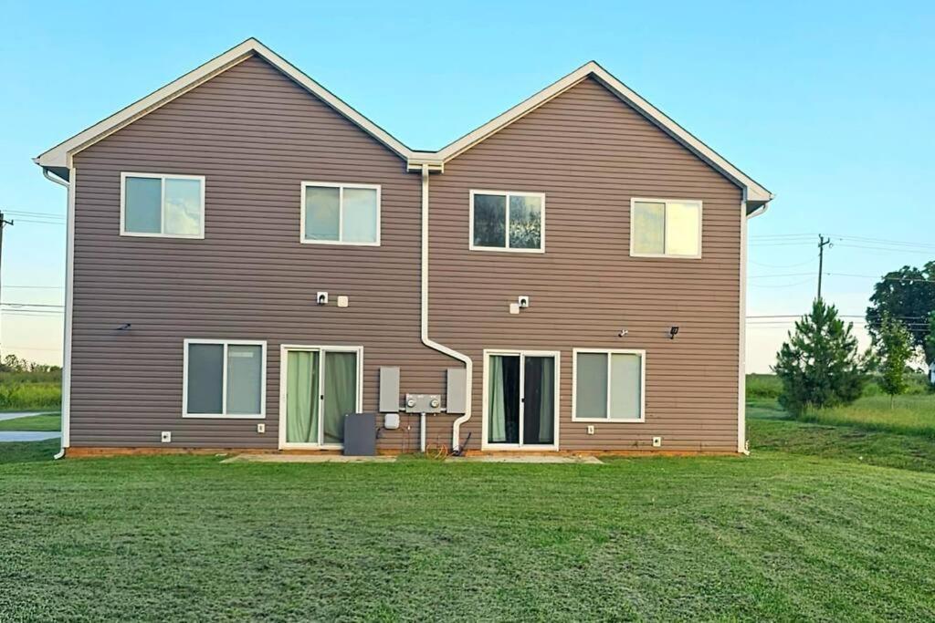 Gorgeous 3 Bedroom Home With Cable Tv In All Rooms & Free Wi-Fi 康科德 外观 照片