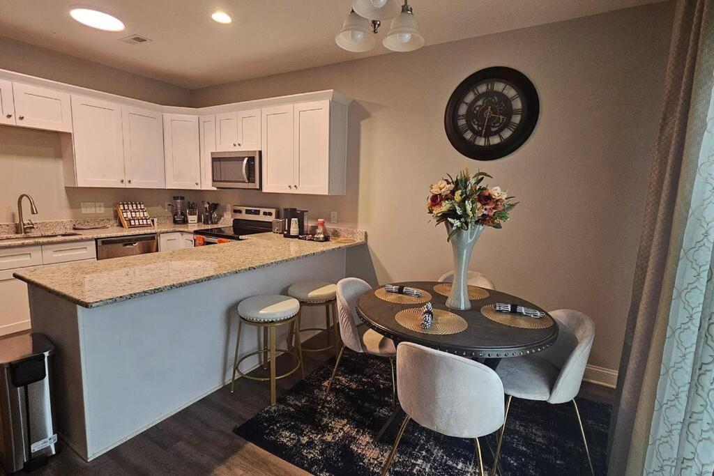 Gorgeous 3 Bedroom Home With Cable Tv In All Rooms & Free Wi-Fi 康科德 外观 照片