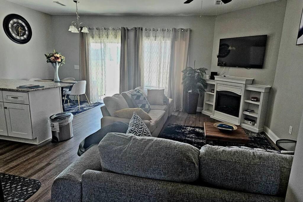Gorgeous 3 Bedroom Home With Cable Tv In All Rooms & Free Wi-Fi 康科德 外观 照片