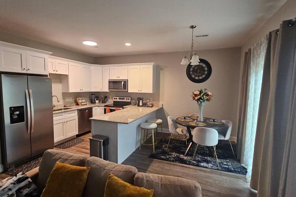 Gorgeous 3 Bedroom Home With Cable Tv In All Rooms & Free Wi-Fi 康科德 外观 照片