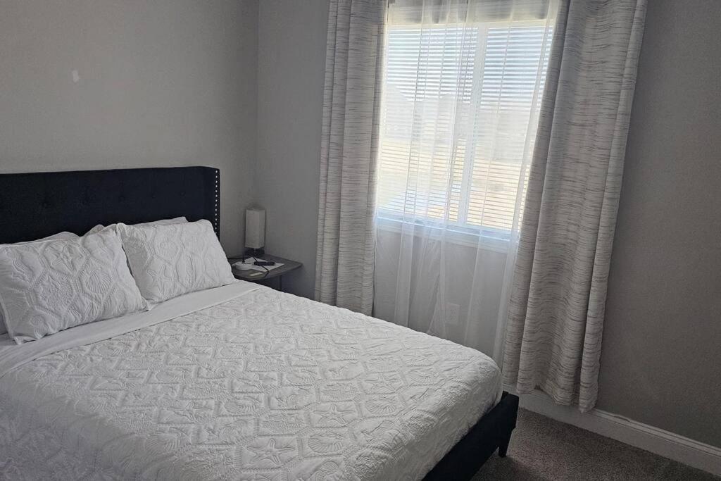 Gorgeous 3 Bedroom Home With Cable Tv In All Rooms & Free Wi-Fi 康科德 外观 照片